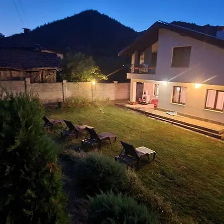 двете къщи в планината Feriehus