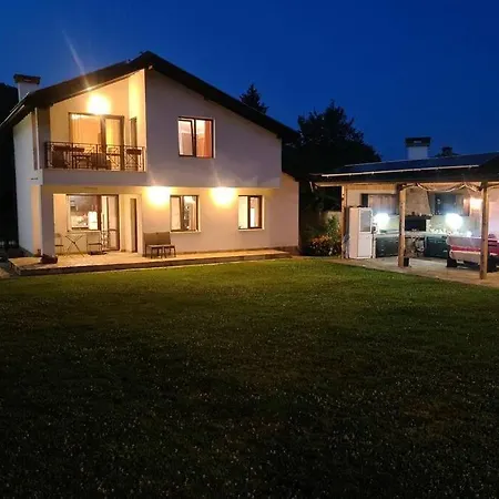 Ваканционна къща двете къщи в планината Бели Осъм