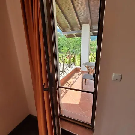 двете къщи в планината Feriehus *