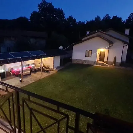 Nyaraló двете къщи в планината *