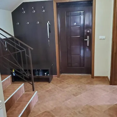 двете къщи в планината Beli Osŭm