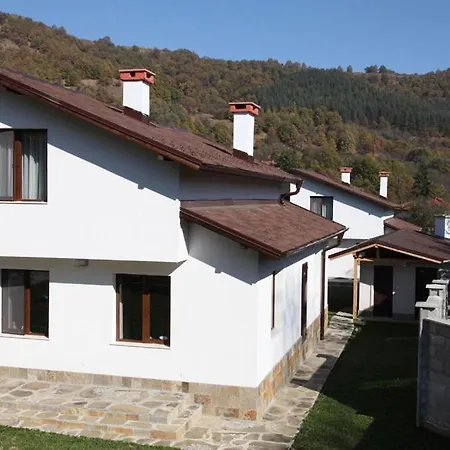 Feriehus двете къщи в планината Beli Osŭm