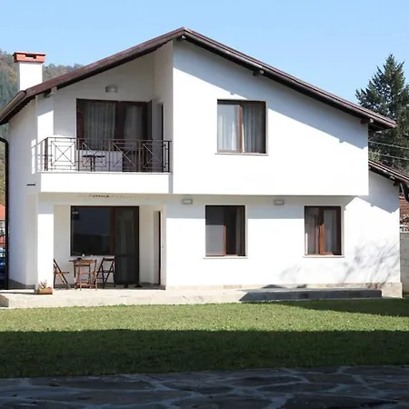 двете къщи в планината Feriehus Beli Osŭm