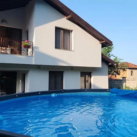 Feriehus двете къщи в планината Beli Osŭm