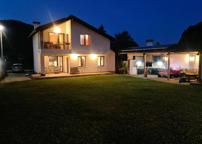 Feriehus двете къщи в планината Beli Osŭm