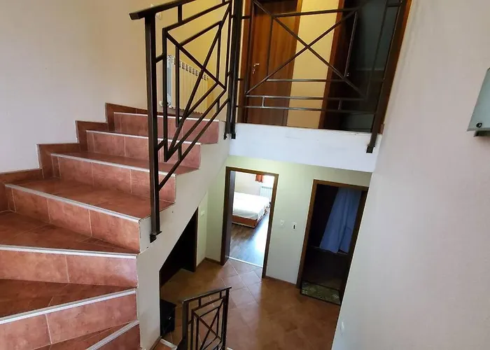 двете къщи в планината Beli Osŭm