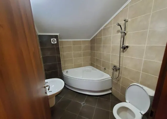 двете къщи в планината Ваканционна къща Бели Осъм