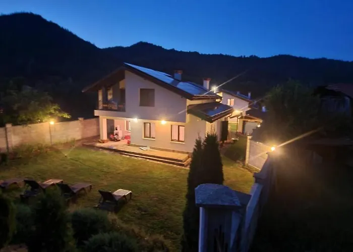 двете къщи в планината Feriehus