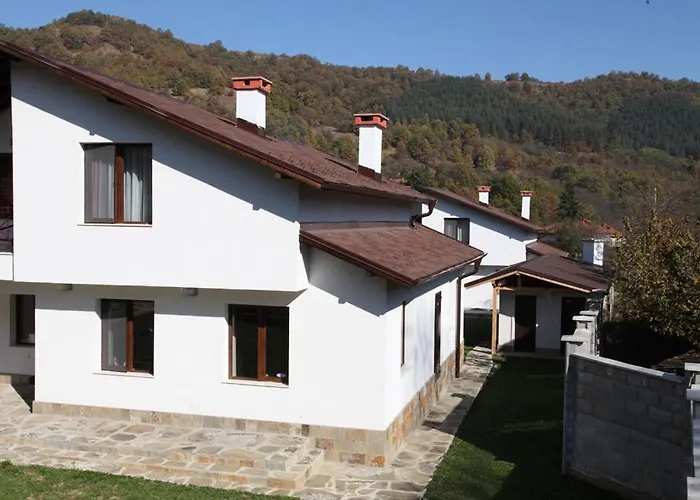 Ваканционна къща двете къщи в планината Бели Осъм