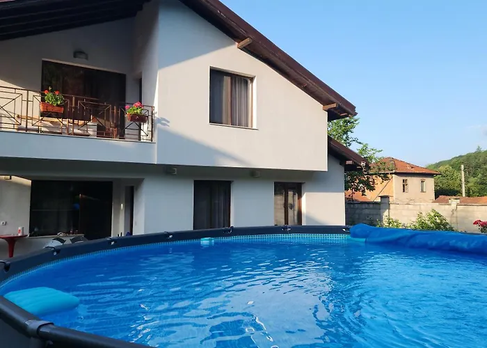 Ваканционна къща двете къщи в планината Бели Осъм